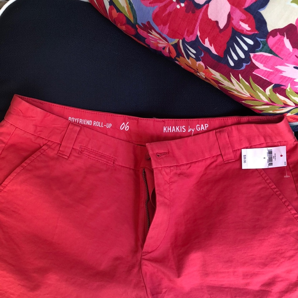 GAP women’s boyfriend style roll up khaki 🩳 shorts -NWT - size 6